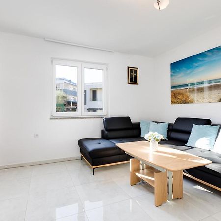 Apartment Kamila Krk Town Exterior photo